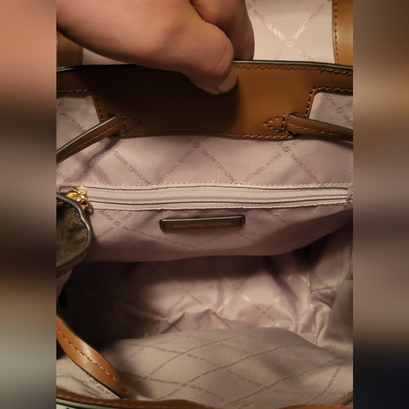 Michael Kors Jet Set Large Logo Backpack - Picture 2 of 10